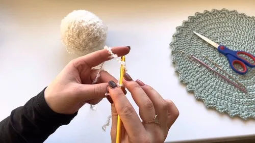 Bouclé double crochet sweater pattern for cozy layers — photo 3