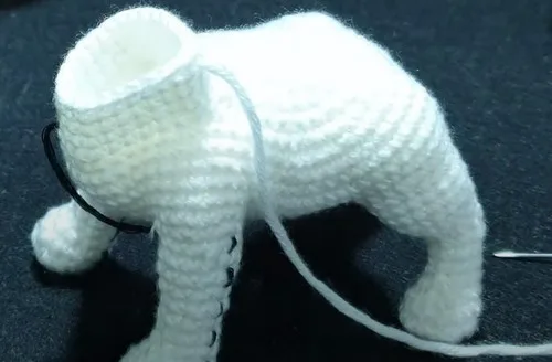 Crochet a Bull Terrier amigurumi with firm single crochet fabric — photo 2