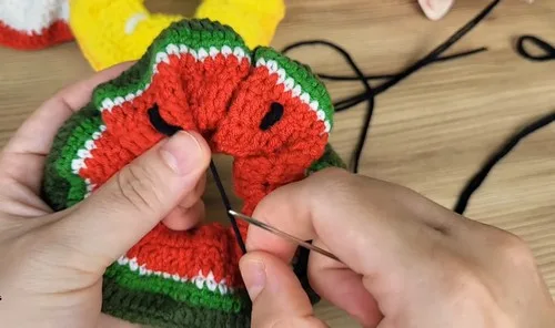 Crochet fruit scrunchie pattern with a stitched-on stem — photo 2