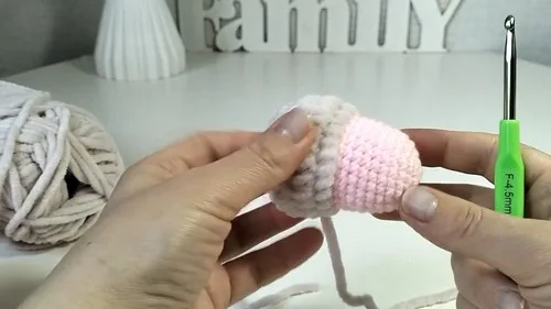 Crochet plush sheep pattern with a woolly ridged body — photo 3