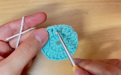 Fan stitch crochet towel holder with a wrapped ring — photo 3