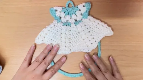 Fan stitch crochet towel holder with a wrapped ring