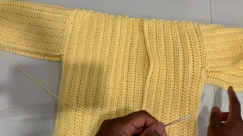 Lengthwise half double crochet baby cardigan with slip-stitch cuffs — photo 2