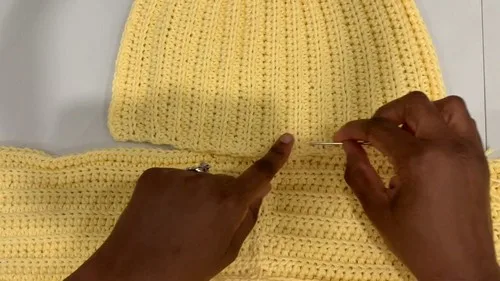 Lengthwise half double crochet baby cardigan with slip-stitch cuffs — photo 3