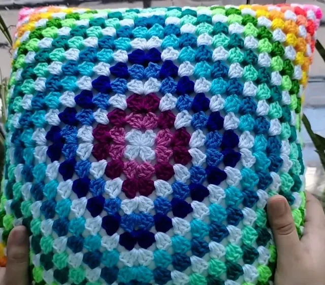 A reversible granny square cover for your cushion