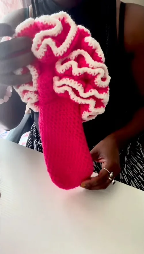 Ruffle-top crochet slipper socks with a folded hdc heel — photo 6