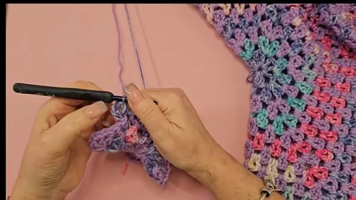 V-stitch hexagon cardigan with open lattice texture — photo 3