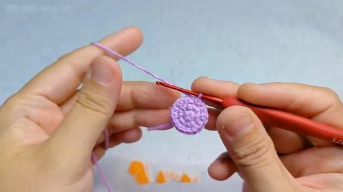 Crochet a Stella Lou amigurumi with a stuffed belly — photo 2