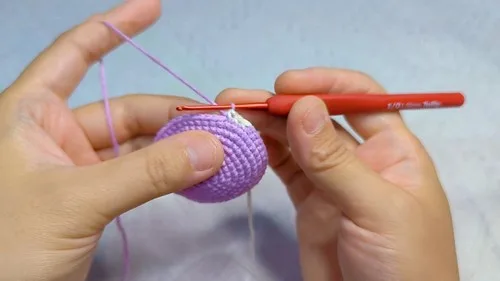 Crochet a Stella Lou amigurumi with a stuffed belly — photo 3