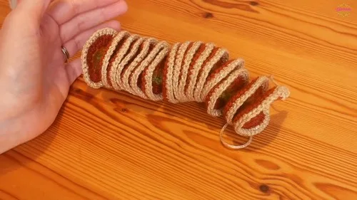Easy wind spinner pattern worked flat then curled — photo 4