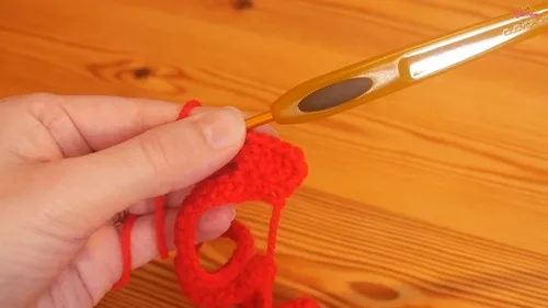Easy wind spinner pattern worked flat then curled — photo 7