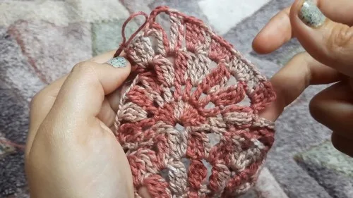 Large granny square in double crochet stitch — photo 3