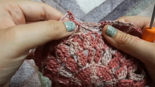Large granny square in double crochet stitch — photo 6