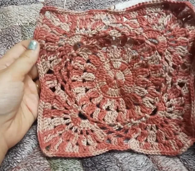 Large granny square in double crochet stitch