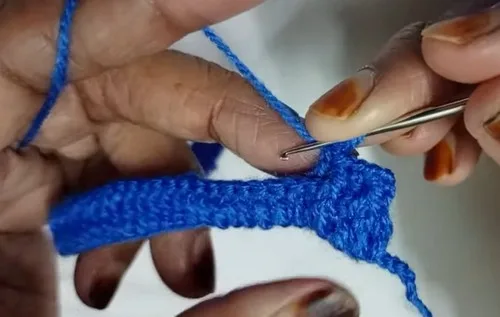 Open-Finger Crochet Baby Gloves With a Snug Cuff — photo 3