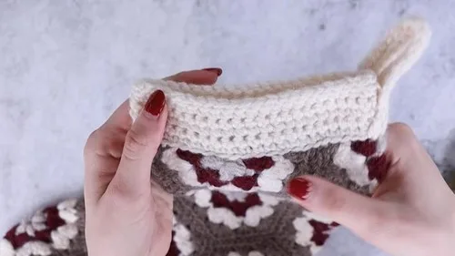 Puff stitch hexagon granny stocking pattern — photo 3