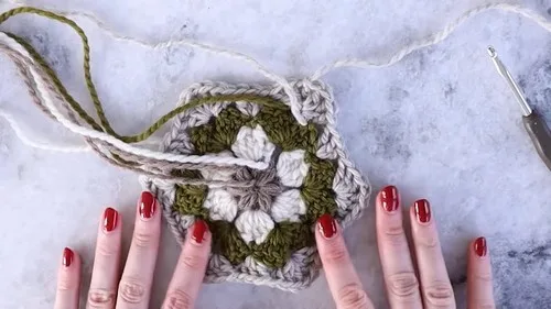 Puff stitch hexagon granny stocking pattern — photo 6