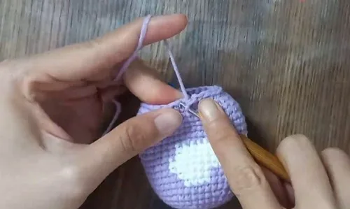 Single crochet penguin amigurumi with a rounded, stuffable body — photo 4