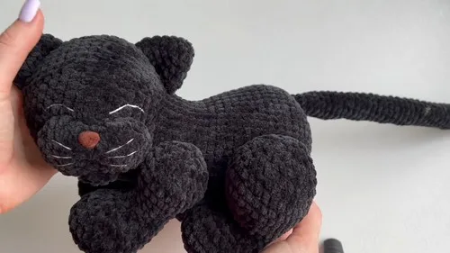 Crochet a sleeping cat amigurumi with a curled tail — photo 2