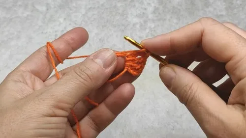 Triple crochet daisy motif with a squared petal edge — photo 2