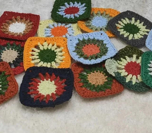 Triple crochet daisy motif with a squared petal edge