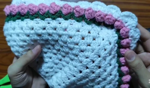 Tulip bobble bandana crochet pattern with boho edge